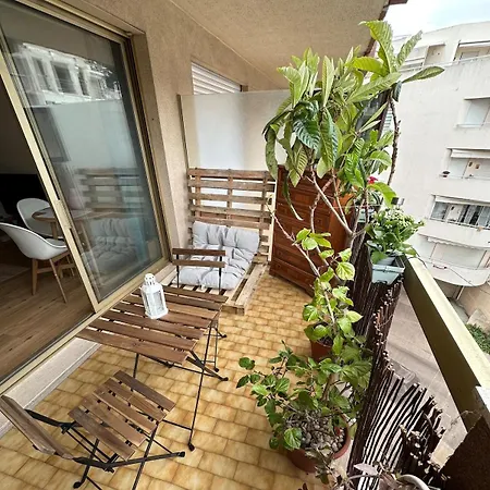 Bohemian In Close To Sea With Parking Daire